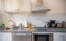 Costas Apartments